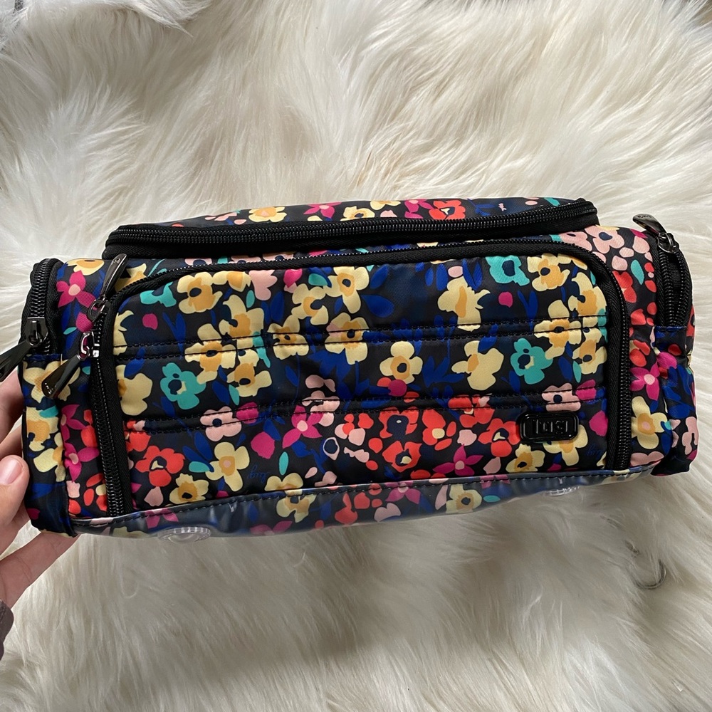 Lug trolley cosmetic bag floral color